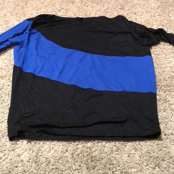 Black and blue blousy short sleeve top - Picture 2 of 4